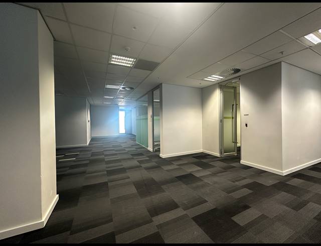 545M² OFFICE TO LET IN SANDTON CENTRAL